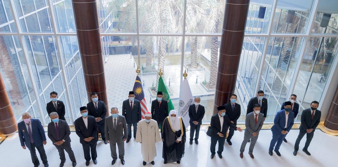 رابطة العالم الإسلامي ووزارة الشؤون الإسلامية الماليزية توقعان مذكرة تعاون وتؤكدان على تفعيل مضامين وثيقة مكة المكرمة