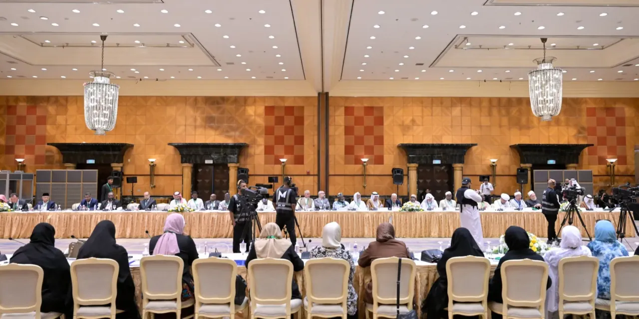 Algunas imágenes de la participación del Secretario General, el Sheij Dr. Mohammed Al-Issa, en calidad de invitado de honor, en la inauguración del simposio titulado «El papel de los responsables religiosos en la lucha contra la violencia contra las mujer