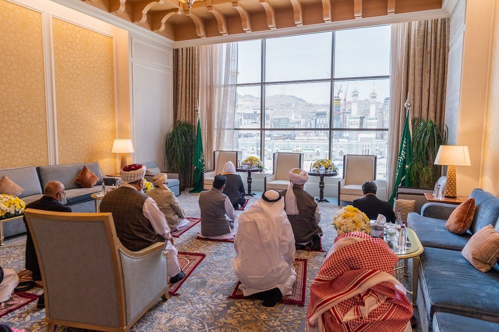 كبار علماء باكستان وأفغانستان يوقعون من جوار البيت الحرام.. "إعلان السلام في أفغانستان"
