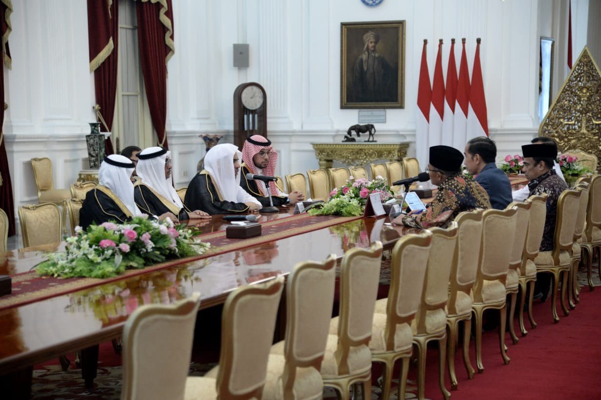 فخامة الرئيس الأندونيسي يستقبل في ⁧‫جاكرتا‬⁩ أمس الأول معالي الشيخ د ⁧‫محمد العيسى‬⁩ ، حيث نوه فخامته بمبادرات ⁧‫رابطة العالم الإسلامي‬⁩