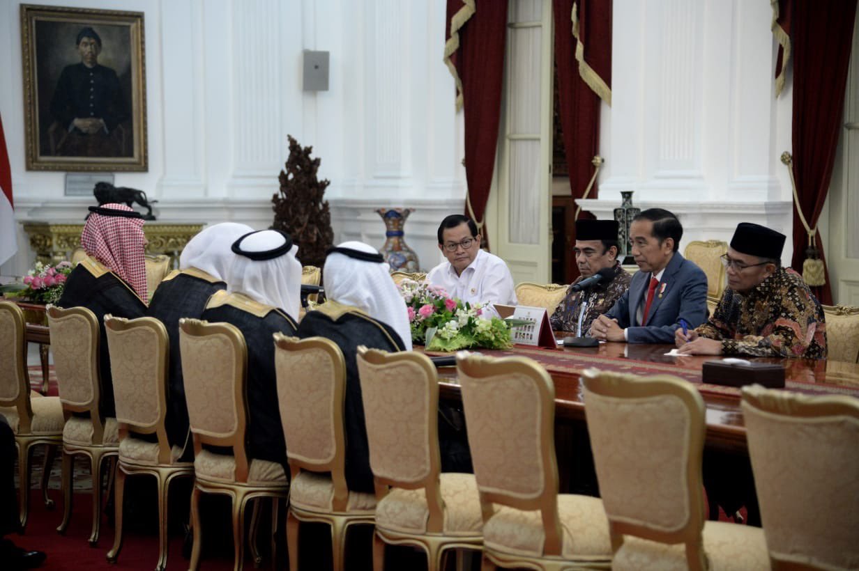 فخامة الرئيس الأندونيسي يستقبل في ⁧‫جاكرتا‬⁩ أمس الأول معالي الشيخ د ⁧‫محمد العيسى‬⁩ ، حيث نوه فخامته بمبادرات ⁧‫رابطة العالم الإسلامي‬⁩
