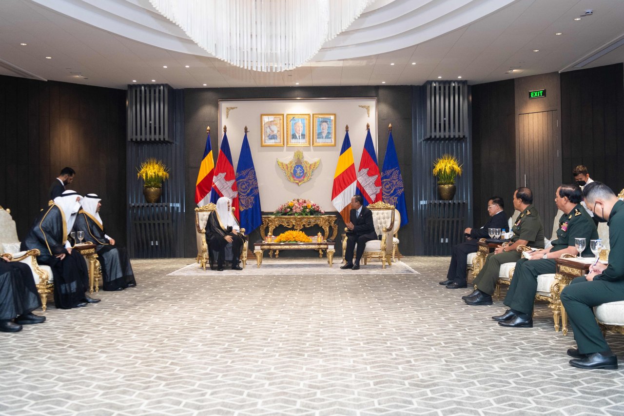 Dans le cadre des rencontres officielles avec les responsables cambodgiens,  Mohammad Alissa rencontre Tea Bain le Vice-Premier ministre et Ministre de La Défense nationale pour traiter de la lutte contre le choc  des civilisation.