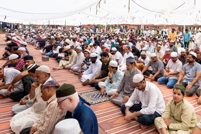 شرفُ اعتلاء منبر لم تعتلِه شخصية من خارج الهند طوال 400 عامٍ! الأمين العام لرابطة العالم الإسلامي يُلقي خطبة الجمعة ويؤم المصلين في الجامع الكبير في نيودلهي