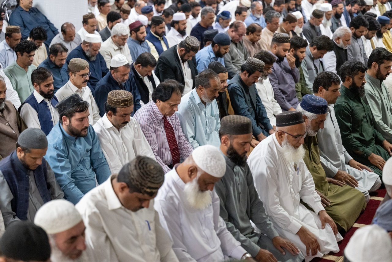 د. العيسى يُلقي خطبة الجمعة في جامع البرلمان ومجلس الشيوخ في باكستان