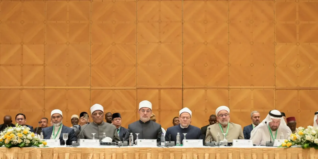 جناب آقای دکتر شیخ محمد العیسی دبیرکل سازمان همبستگی جهان اسلام ورئیس انجمن علمای مسلمان، به عنوان مهمان افتخاری، در مراسم افتتاح رسمی سمینار «نقش رهبران دینی در مقابله با خشونت علیه زنان» که توسط مجمع بین ‌المللی فقه اسلامی وابسته به سازمان همکاری اسلام