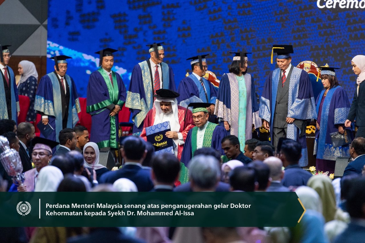 menganugerahkan gelar Doktor Kehormatan dalam Ilmu Politik kepada Yang Mulia Syekh Dr.Mohammed bin Abdulkarim Al-Issa