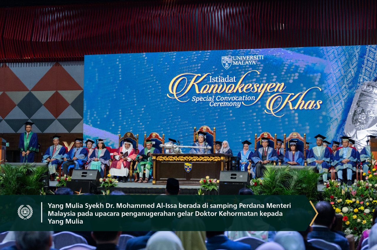 menganugerahkan gelar Doktor Kehormatan dalam Ilmu Politik kepada Yang Mulia Syekh Dr.Mohammed bin Abdulkarim Al-Issa
