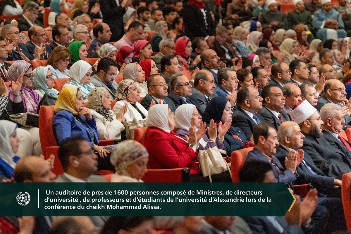 En présence de près de 1600 personnes, parmi lesquelles des Ministres, des directeurs d'universités, des doyens de facultés, des universitaires et des étudiants :