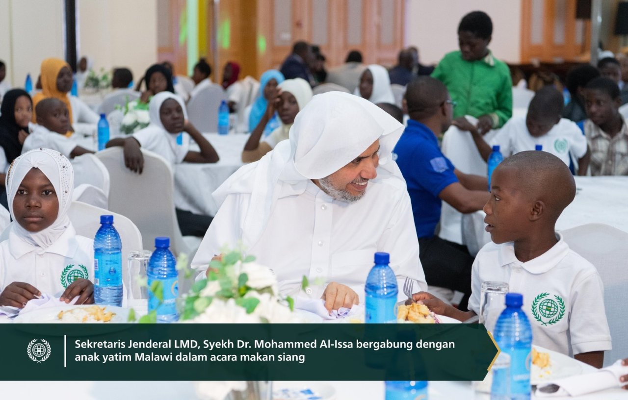 Yang Mulia Sekretaris Jenderal LMD, Syekh Dr. MohammedAlissa, pada acara santunan anak yatim piatu di Republik Malawi