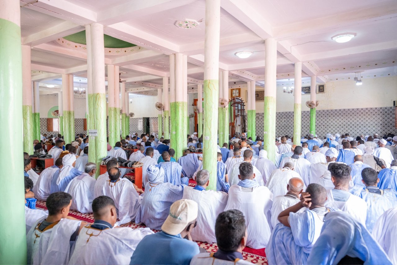 هذا اليوم على "منبر الجُمعة" بنواكشوط .. مسبوقاً بحفل استقبال علمائي كبير:   فضيلة الشيخ د.محمد العيسى يخطب ويؤم المصلين بحضور كبار العلماء وجمع غفير من المصلين.