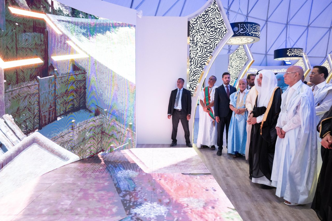 معالي الأمين العام، رئيس هيئة علماء المسلمين، المشرف العام على متاحف السيرة النبوية والحضارة الإسلامية، فضيلة الشيخ د.⁧‫#محمد_العيسى‬⁩ ⁦‪@MhmdAlissa‬⁩، في كلمته في حفل افتتاح المتحف الدوليّ للسيرة النبوية بنواكشوط: ‏"للمتحف -بإشراف ⁧‫#رابطة_العالم_الإسلامي‬⁩- عنايةٌ بدلائل النبوة بخاصةٍ، ودلائل الإيمان بعامّة، كما له عنايةٌ بالتصدّي للشبهات، أيًّا كان مصدرُها وباعثُها".