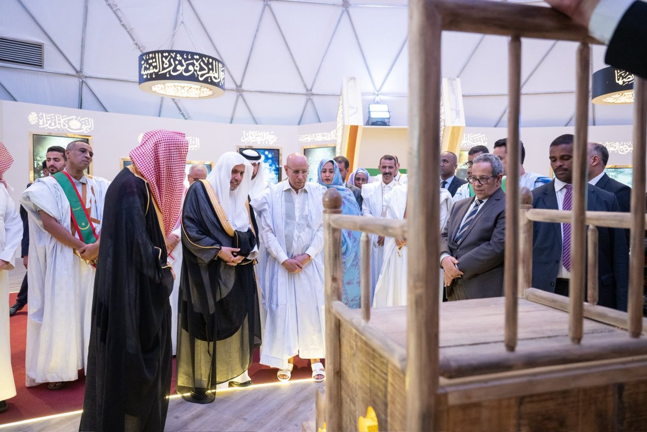 معالي الأمين العام، رئيس هيئة علماء المسلمين، المشرف العام على متاحف السيرة النبوية والحضارة الإسلامية، فضيلة الشيخ د.⁧‫#محمد_العيسى‬⁩ ⁦‪@MhmdAlissa‬⁩، في كلمته في حفل افتتاح المتحف الدوليّ للسيرة النبوية بنواكشوط: ‏"للمتحف -بإشراف ⁧‫#رابطة_العالم_الإسلامي‬⁩- عنايةٌ بدلائل النبوة بخاصةٍ، ودلائل الإيمان بعامّة، كما له عنايةٌ بالتصدّي للشبهات، أيًّا كان مصدرُها وباعثُها".