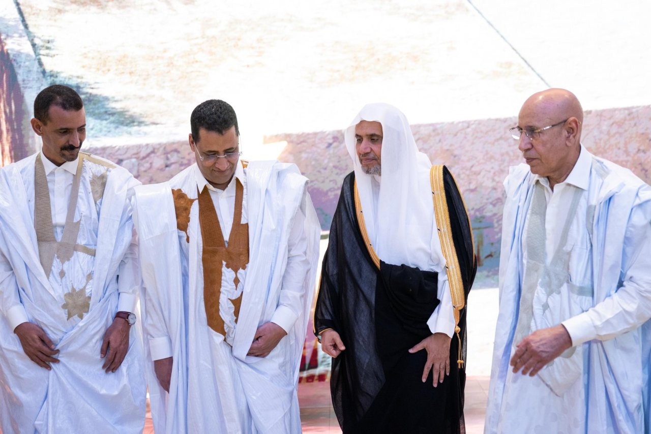 معالي الأمين العام، رئيس هيئة علماء المسلمين، المشرف العام على متاحف السيرة النبوية والحضارة الإسلامية، فضيلة الشيخ د.⁧‫#محمد_العيسى‬⁩ ⁦‪@MhmdAlissa‬⁩، في كلمته في حفل افتتاح المتحف الدوليّ للسيرة النبوية بنواكشوط: ‏"للمتحف -بإشراف ⁧‫#رابطة_العالم_الإسلامي‬⁩- عنايةٌ بدلائل النبوة بخاصةٍ، ودلائل الإيمان بعامّة، كما له عنايةٌ بالتصدّي للشبهات، أيًّا كان مصدرُها وباعثُها".