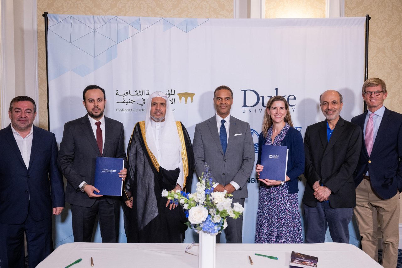 استضافتْ جامعةُ ديوك الأمريكية الرائدة عالميًّا، محاضرةً لمعالي الأمين العام لرابطة العالم الإسلامي، رئيس هيئة علماء المسلمين، فضيلة الشيخ الدكتور محمد بن عبدالكريم العيسى‬⁩، حول الحضارة الإسلامية ومسيرتها في العلوم والآداب