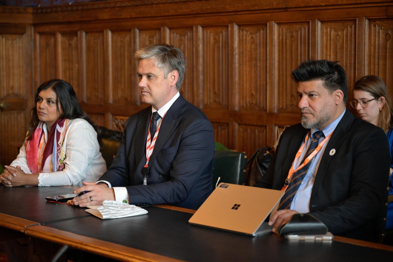 El presidente y los responsables del Parlamento británico rinden homenaje al Secretario General de la Liga del Mundo Islámico