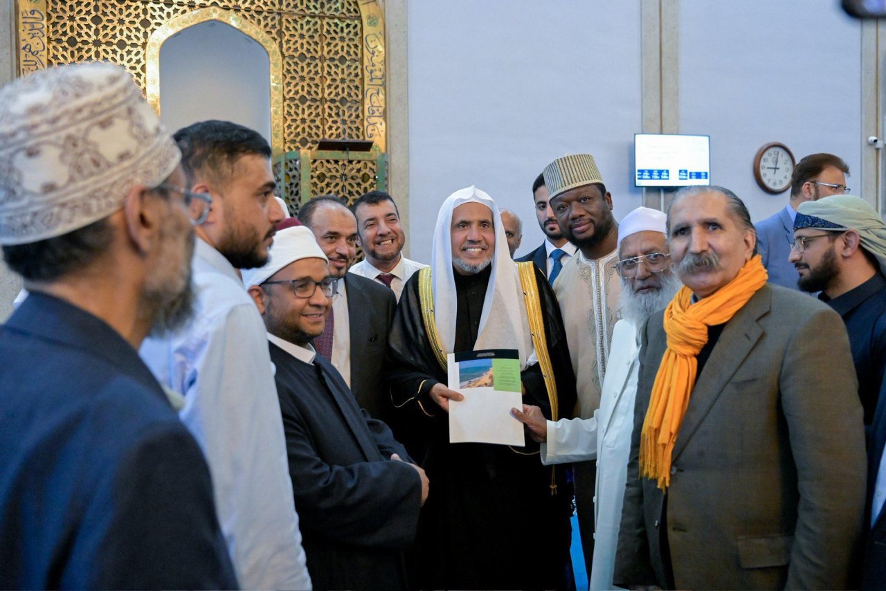 برطانوی اسلامی قیادت نے لندن کے اسلامی مرکز میں رابطہ عالم اسلامی کے سیکرٹری جنرل کا استقبال کیا