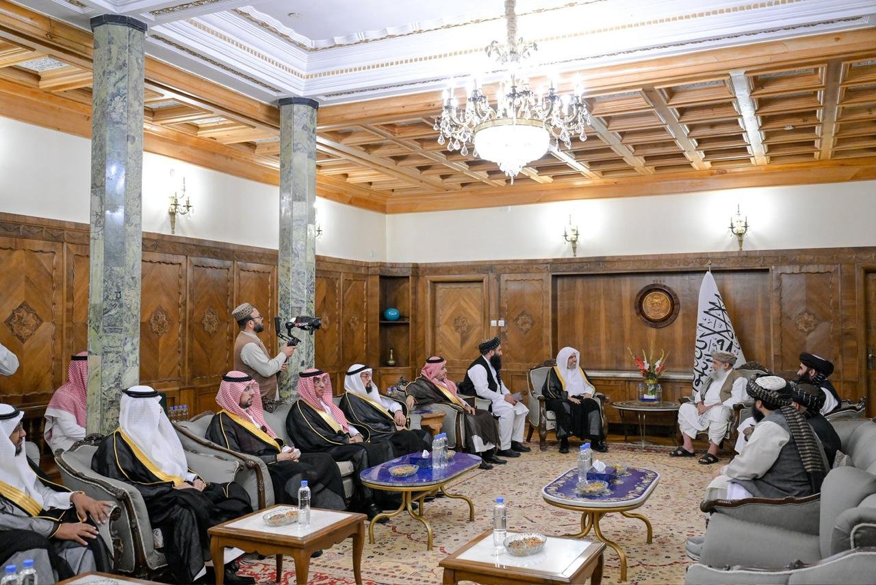 En el marco de la primera visita de la Liga del Mundo Islámico  El Primer Ministro afgano recibe al Secretario general de la Liga del Mundo Islámico en la capital, Kabul