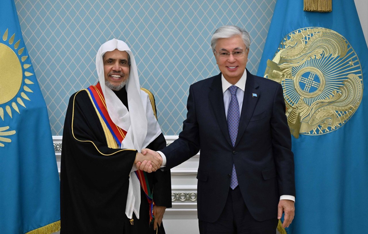رئیس‌جمهور قزاقستان بالاترین نشان جمهوری را به دبیرکل سازمان همبستگی جهان اسلام اعطا کرد