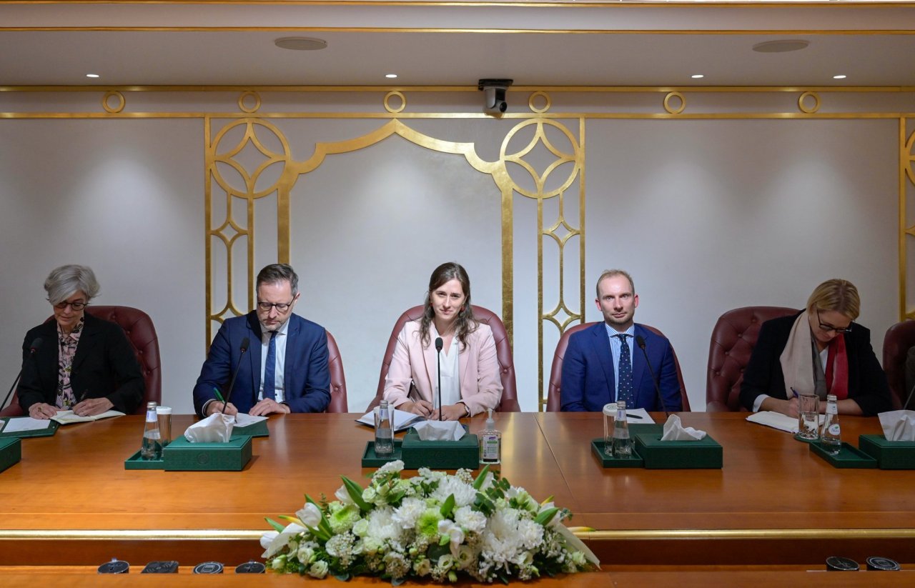 H.E. Sheikh Dr. Mohammed Al-Issa, Secretary-General of the Muslim World League (MWL) and Chairman of the Organization of Muslim Scholars, received a delegation of German intellectual leaders representing various research institutions and think tanks.