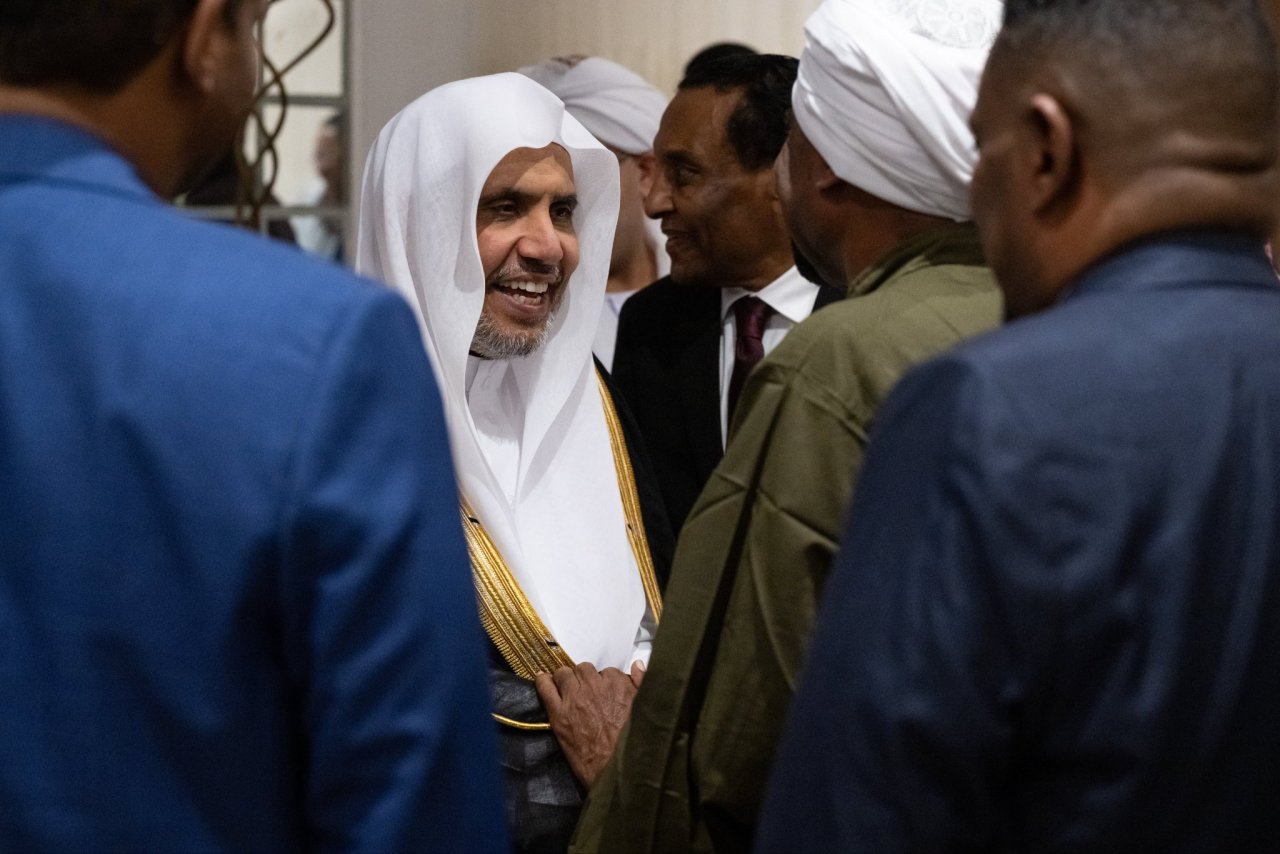 امشب، و با حضور نخست‌وزیر سودان، جنابِ آقاي دکتر شيخ محمد العیسی ، دبیرکل سازمان همبستگی جهان اسلام و رئیس انجمن علمای مسلمان، با هیئتی از علمای جمهوری سودان دیدار کرد