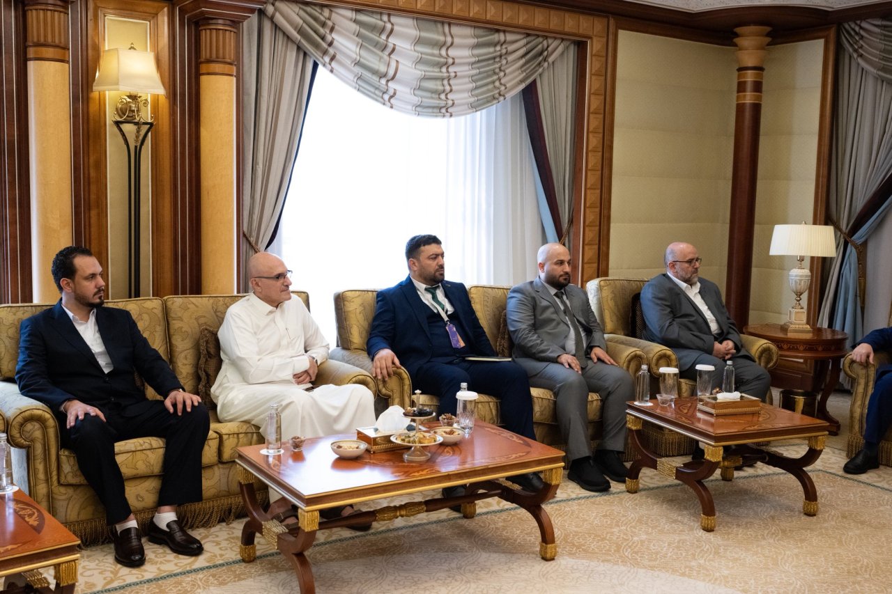 استقبل معالي الأمين العام، رئيس هيئة علماء المسلمين، فضيلة الشيخ د.⁧‫محمد العيسى‬⁩‬⁩، ظُهرَ اليوم، معاليَ وزير الأوقاف في الجمهورية العربية السورية، الدكتور محمد أبو الخير شكري