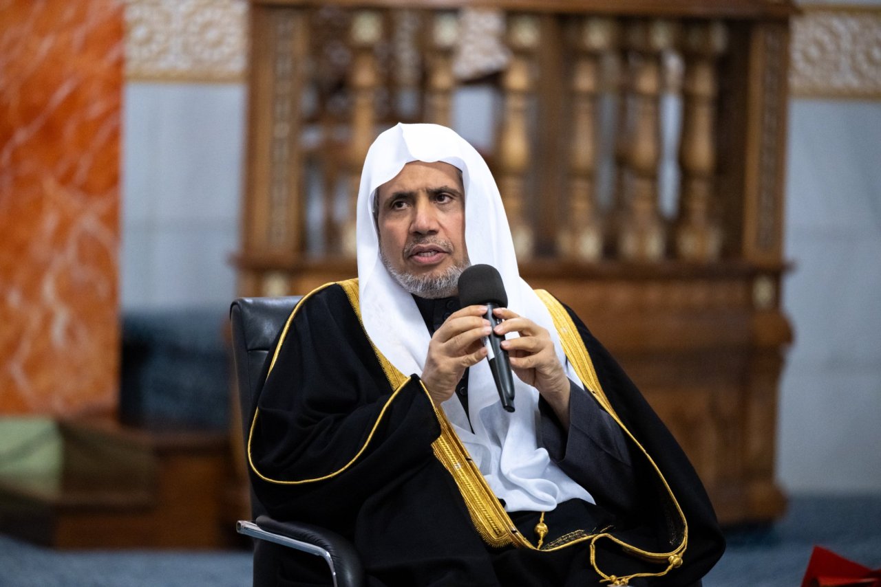 جناب دبير كل، رئیس انجمن علمای مسلمان، اقاي دکتر محمد العیسی ، با مقامات امور اسلامی در سراسر اسپانیا ـ با همه تنوّعشان ـ در مسجد مرکز سازمان همبستگي جهان اسلام  در پایتخت، (مادرید)، دیدار کرد
