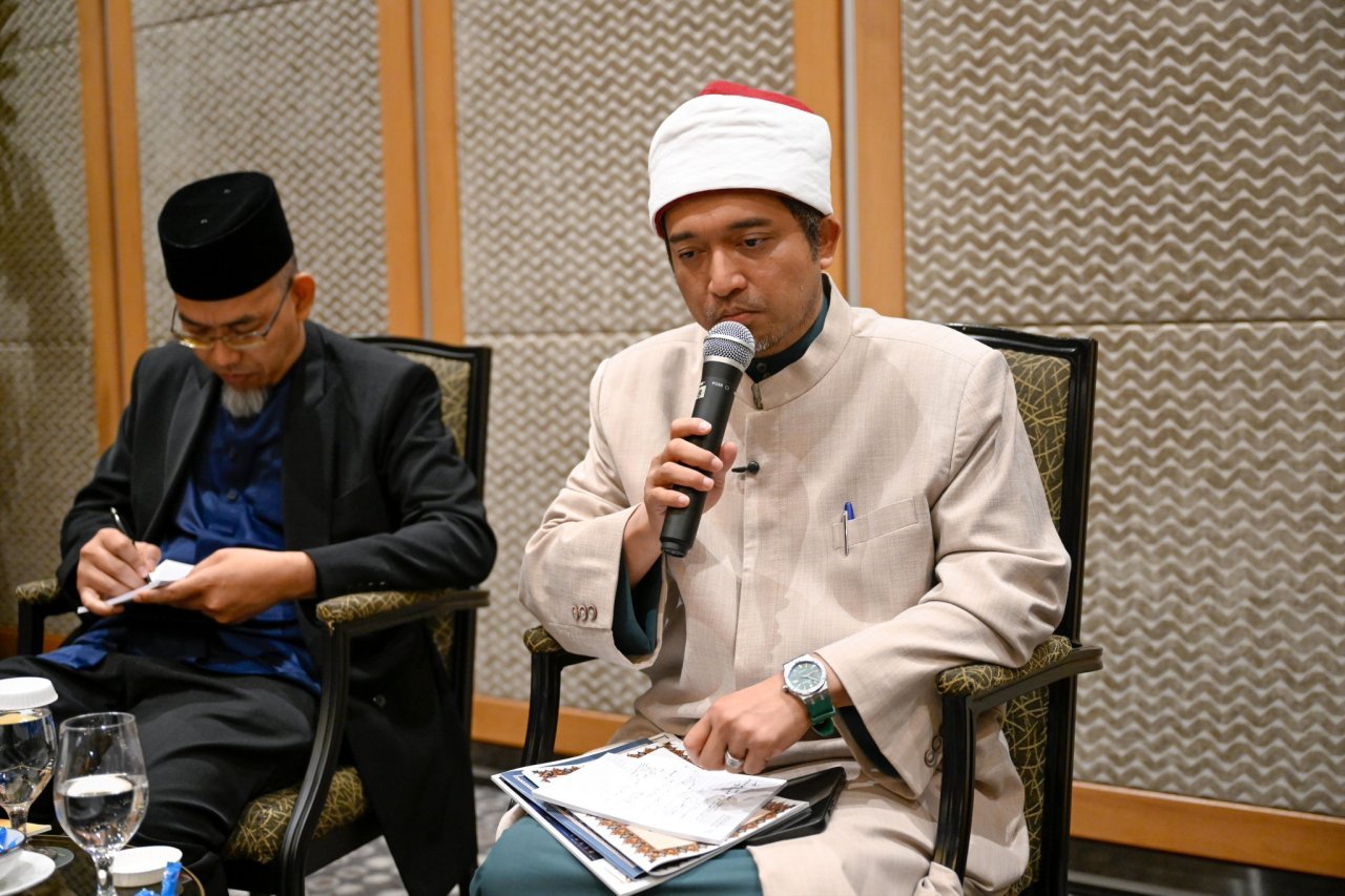 El Secretario General de la Liga del Mundo Islámico, Presidente del Consejo de Ulemas, el Sheij Dr. Mohammed bin Abdulkarim Al-Issa, reúne a los grandes ulemas de Malasia de todos los Estados