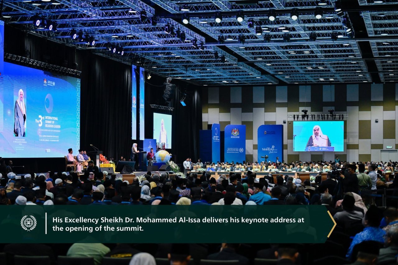 Kuala Lumpur, Malaysia: His Excellency Sheikh Dr. Mohammed Al-Issa, delivered the opening address at the Third International Summit of Religious Leaders, hosted by His Royal Highness Sultan Nazrin Muizzuddin Shah &amp; the PM, Mr. Anwar Ibrahim