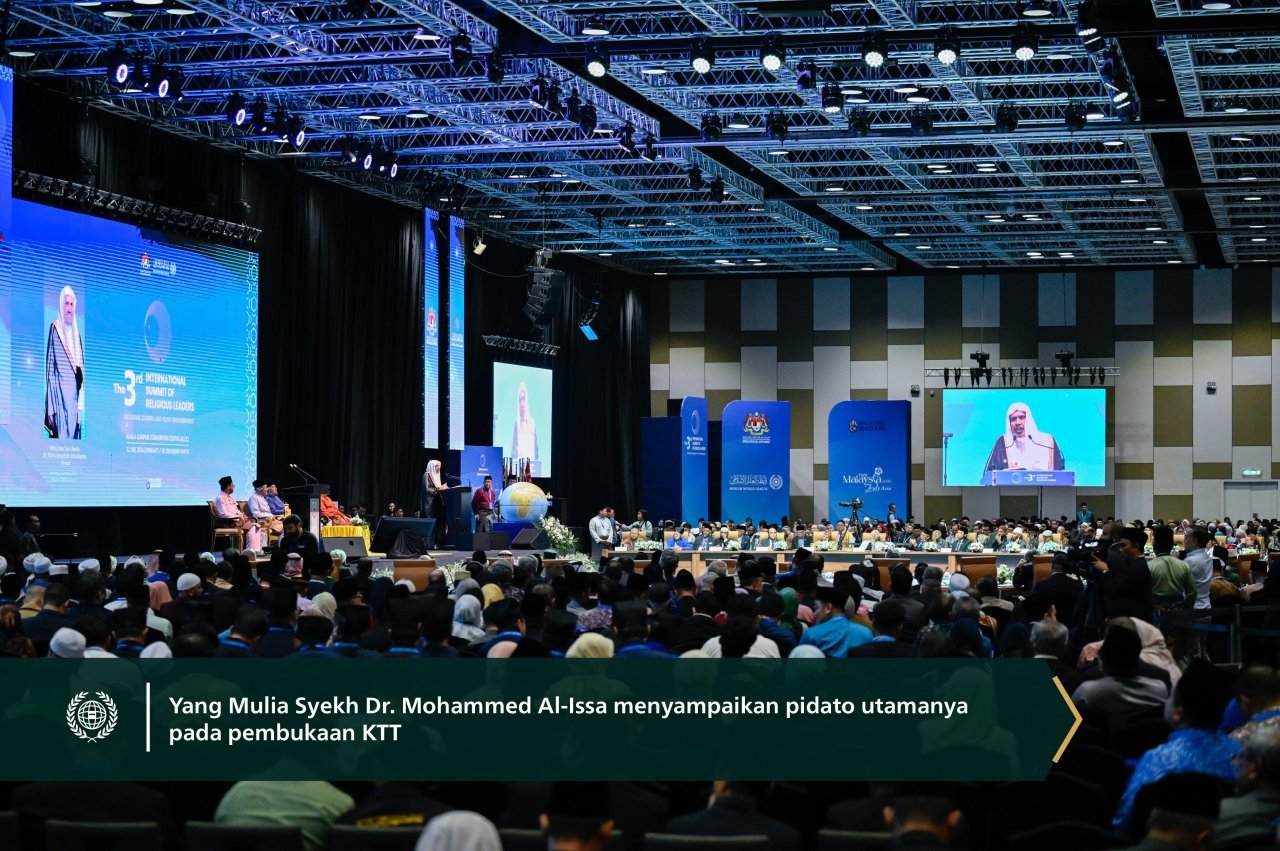 Yang Mulia Sekretaris Jenderal LMD sekaligus Ketua Organisasi Ulama Muslim, Syekh Dr. Mohammed Alissa , menyampaikan pidato pembukaan pada Konferensi Tingkat Tinggi Internasional Ketiga Para Pemimpin Agama