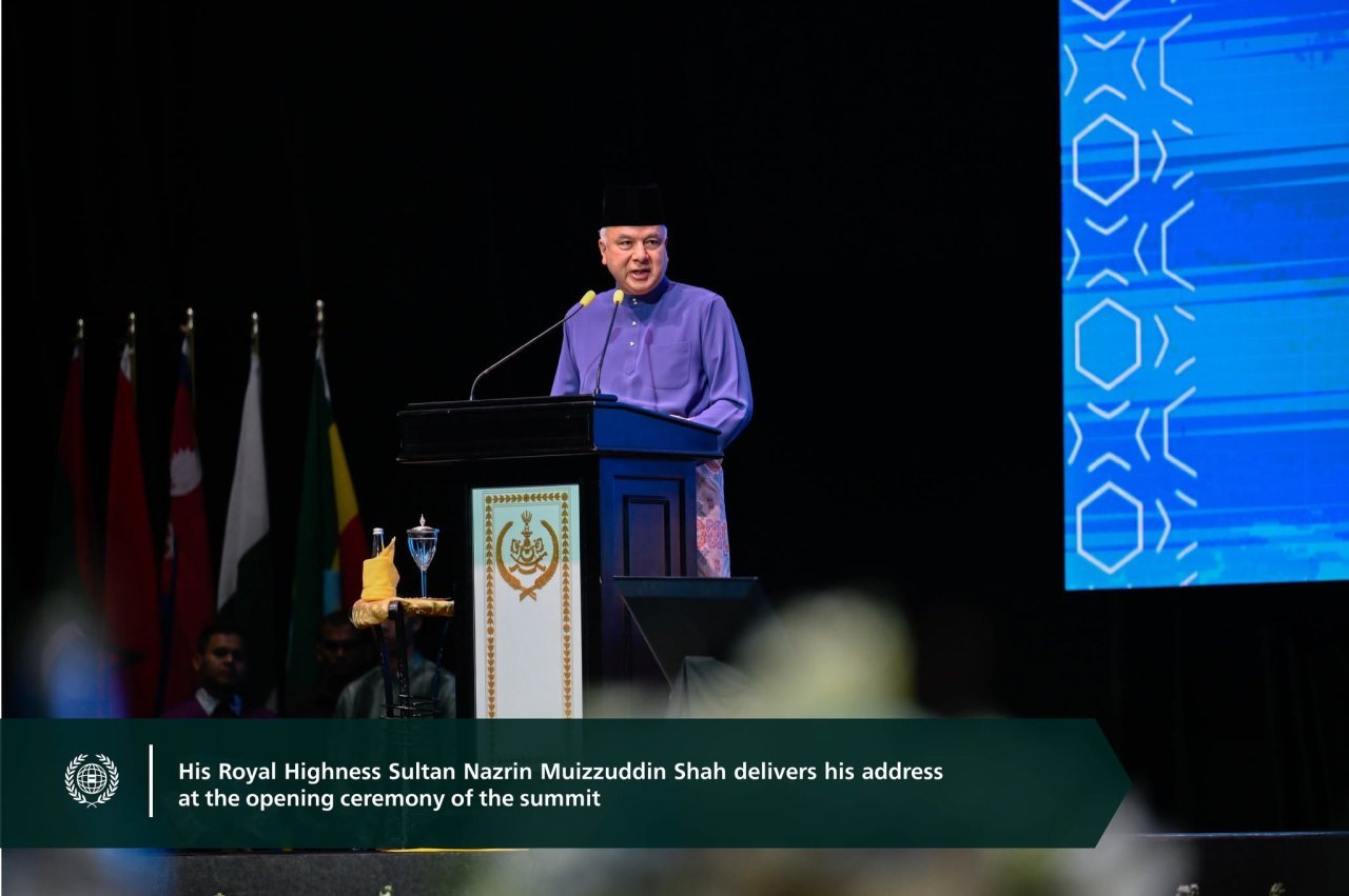 Kuala Lumpur, Malaysia: Sheikh Dr. Mohammed Al-Issa attends the Third International Summit of Religious Leaders as a keynote speaker at the opening ceremony