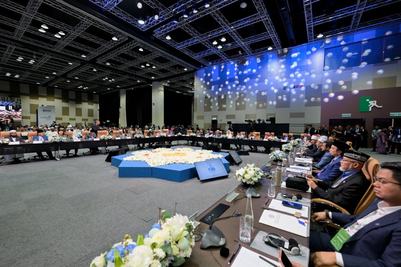 Fotos de la inauguración, por parte del Secretario General de la Liga del Mundo Islámico, Presidente del Consejo de Ulemas, el Sheij Dr. Mohammed Al-Issa, de la reunión del Consejo de Ulemas de la ASEAN