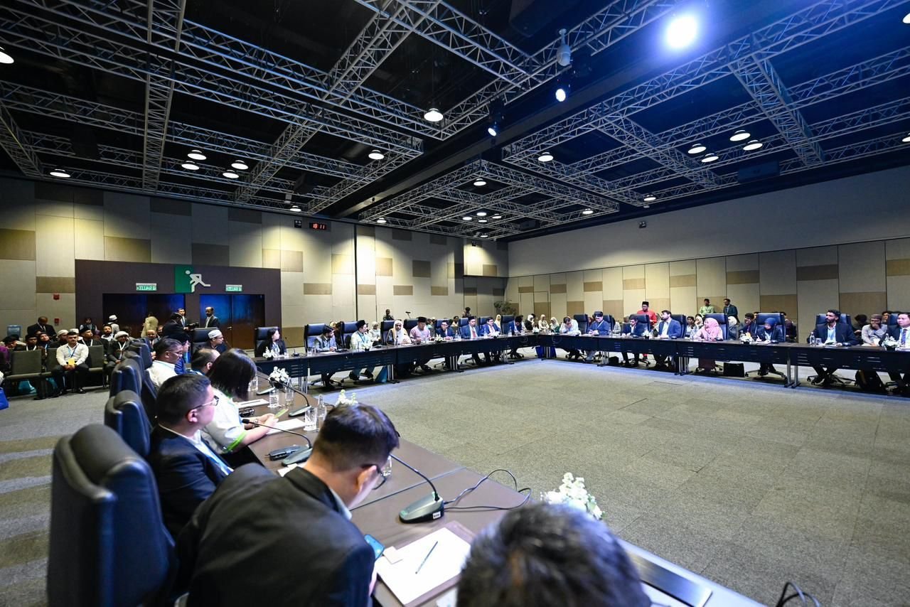El Secretario General de la Liga del Mundo Islámico se reúne con los principales líderes juveniles de los países de la ASEAN