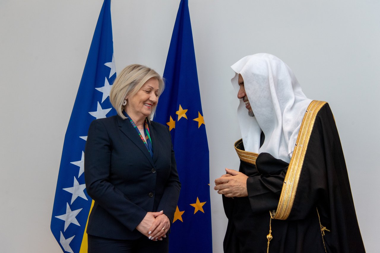 استقبلَتْ دولةُ رئيسة وزراء البوسنة والهرسك، السيدة بوريانا كريستو، في مقرِّ رئاسة الحكومة في سراييفو، معاليَ الأمين العام، رئيس هيئة علماء المسلمين، فضيلة الشيخ د.⁧‫محمد العيسى