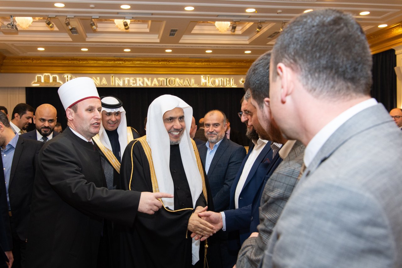 با وجود همزیستی ایده آل آنها؛  برای اولین بار در تاریخ آلبانی، همگی برای یک شام مشترک گرد هم آمدند: