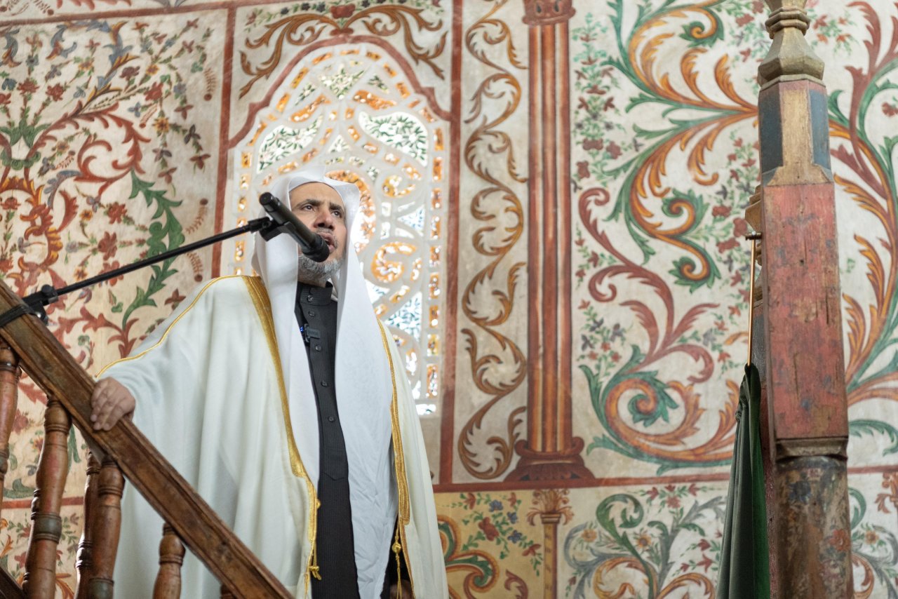 د. العيسى يتقلّد أرفع أوسمة ألبانيا من يد رئيس الجمهورية