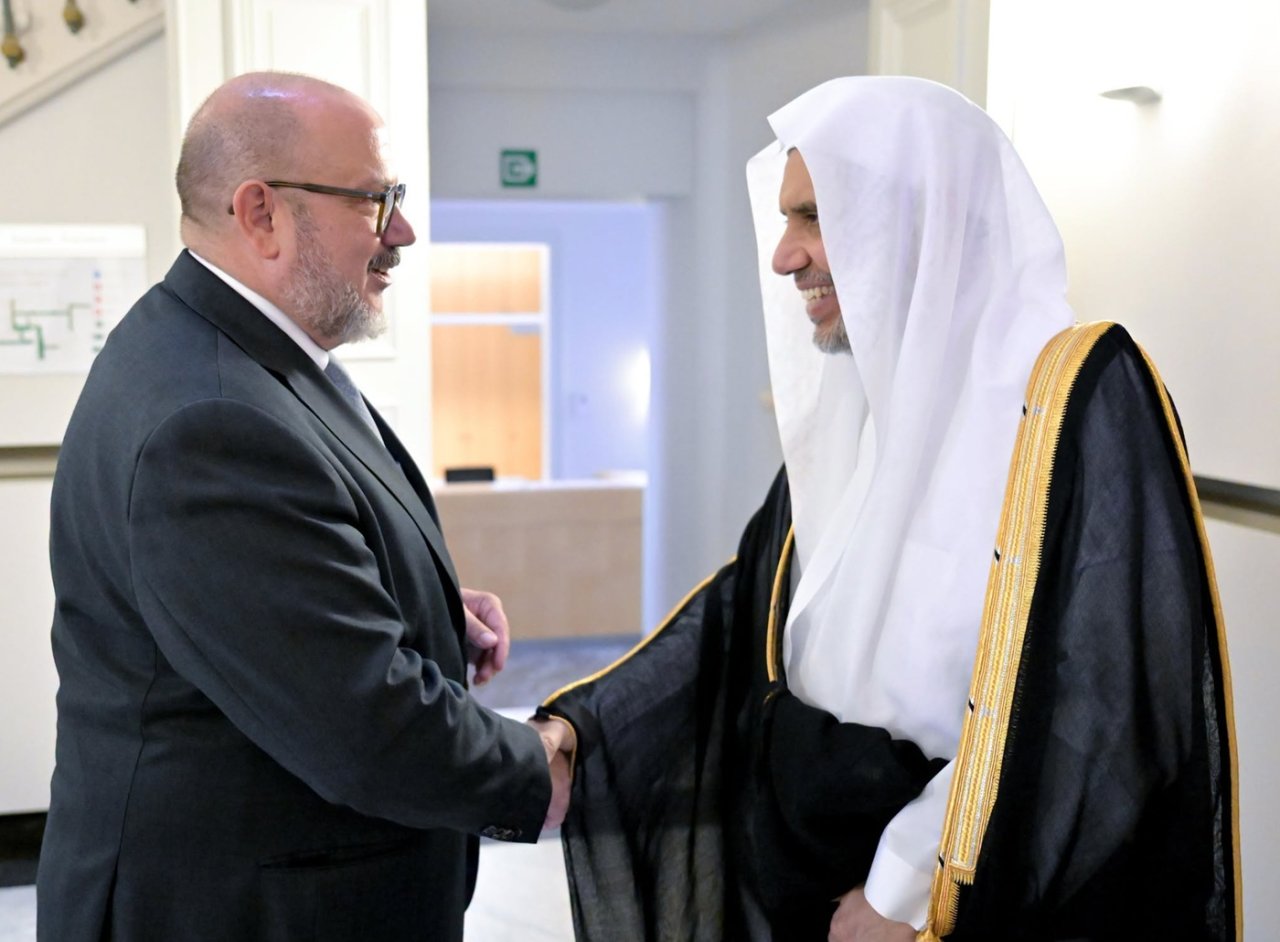 استضافَتْ وزارة الداخلية البلجيكية، بحضور معالي وزيرها السيد برنارد كوينتين، معالي الأمين العام، رئيسَ هيئة علماء المسلمين، فضيلةَ الشيخ د.⁧‫ محمد العيسى‬⁩ ‬⁩، في حوارٍ موسّعٍ تناوَلَ عددًا من القضايا الدِّينية والفكرية والأمنية