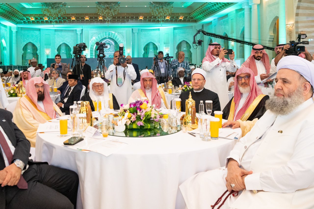 Pembukaan Konferensi Internasional: “Membangun Jembatan Antar Mazhab Islam” di tanah Masjidil Haram di Makkah, dengan partisipasi luar biasa dari tokoh-tokoh Islam terkemuka
