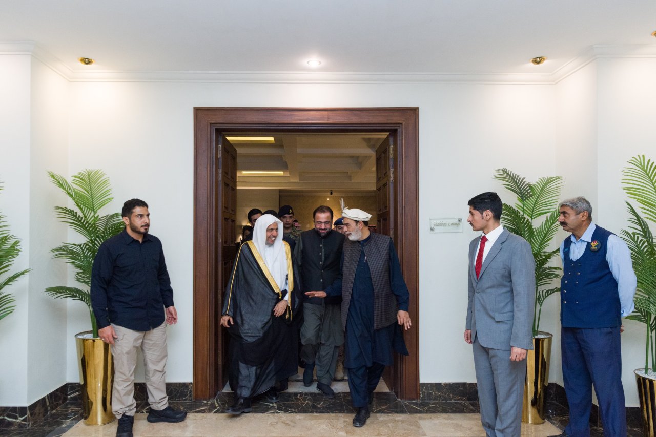 بدعوةٍ رسميةٍ من دولة رئيس الوزراء الباكستاني، "لإلقاء خطبة عيد الفطر المبارك في جامع الملك فيصل بإسلام آباد" وصل معالي الأمين العام، رئيس هيئة علماء المسلمين، فضيلة الشيخ د. ⁧‫محمد العيسى‬⁩، إلى إسلام آباد