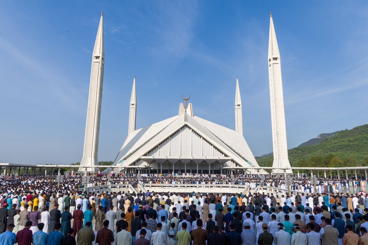 His  Excellency Sheikh Dr. Mohammed Al-Issa delivered the official Eid Al-Fitr sermon of the Islamic Republic of Pakistan at the King Faisal Mosque