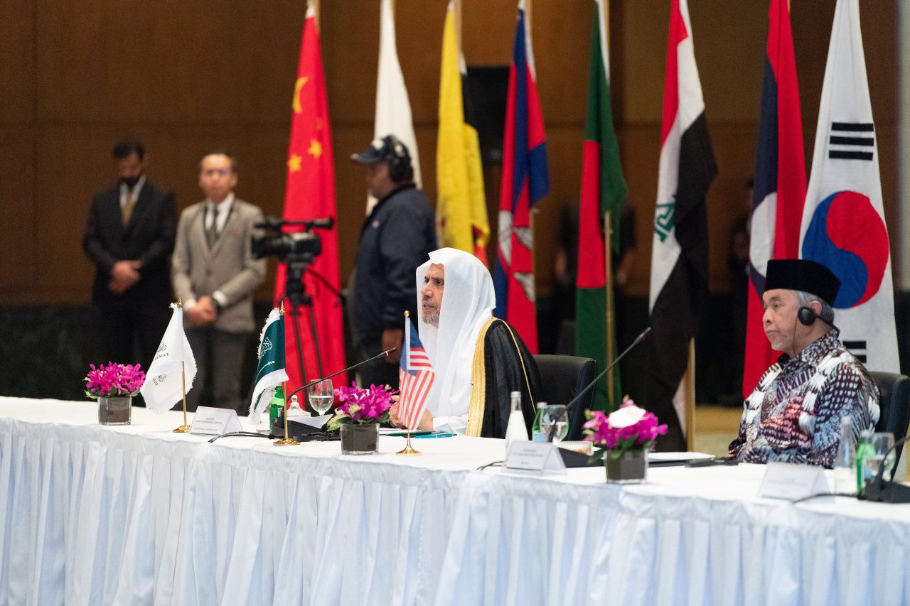 El Secretario General, el Sheij Mohammed Al-Issa, acompañado del Viceprimer Ministro de Malasia, inauguró el "Consejo de Sabios de la ASEAN"