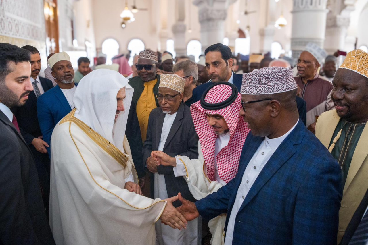 أمينُ عام رابطة العالم الإسلامي يستهلّ برنامجَ زيارته إلى تنزانيا بخطبة الجمعة في مدينة دار السلام