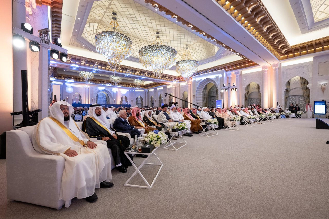 انطلاق أعمال النسخة الثانية للمؤتمر الدولي "⁧‫بناء الجسور بين المذاهب‬⁩ الإسلامية: نحو مؤتلفٍ إسلاميٍّ فاعِل"، برعايةٍ كريمةٍ من ⁧‫خادم الحرمين الشريفين‬⁩ -يحفظه الله-، وبحضور كبار عُلماء الأمّة الإسلامية بمُختلف مذاهبِهم وطوائفهم