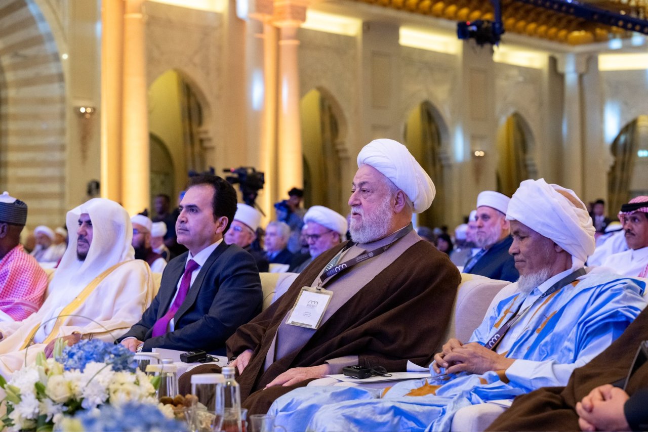 معالي الأمين العام، رئيس هيئة علماء المسلمين، فضيلة الشيخ، د.⁧‫محمد العيسى‬⁩‬⁩ في الجلسة الافتتاحية لمؤتمر بناء الجسور بين المذاهب‬⁩ الإسلامية