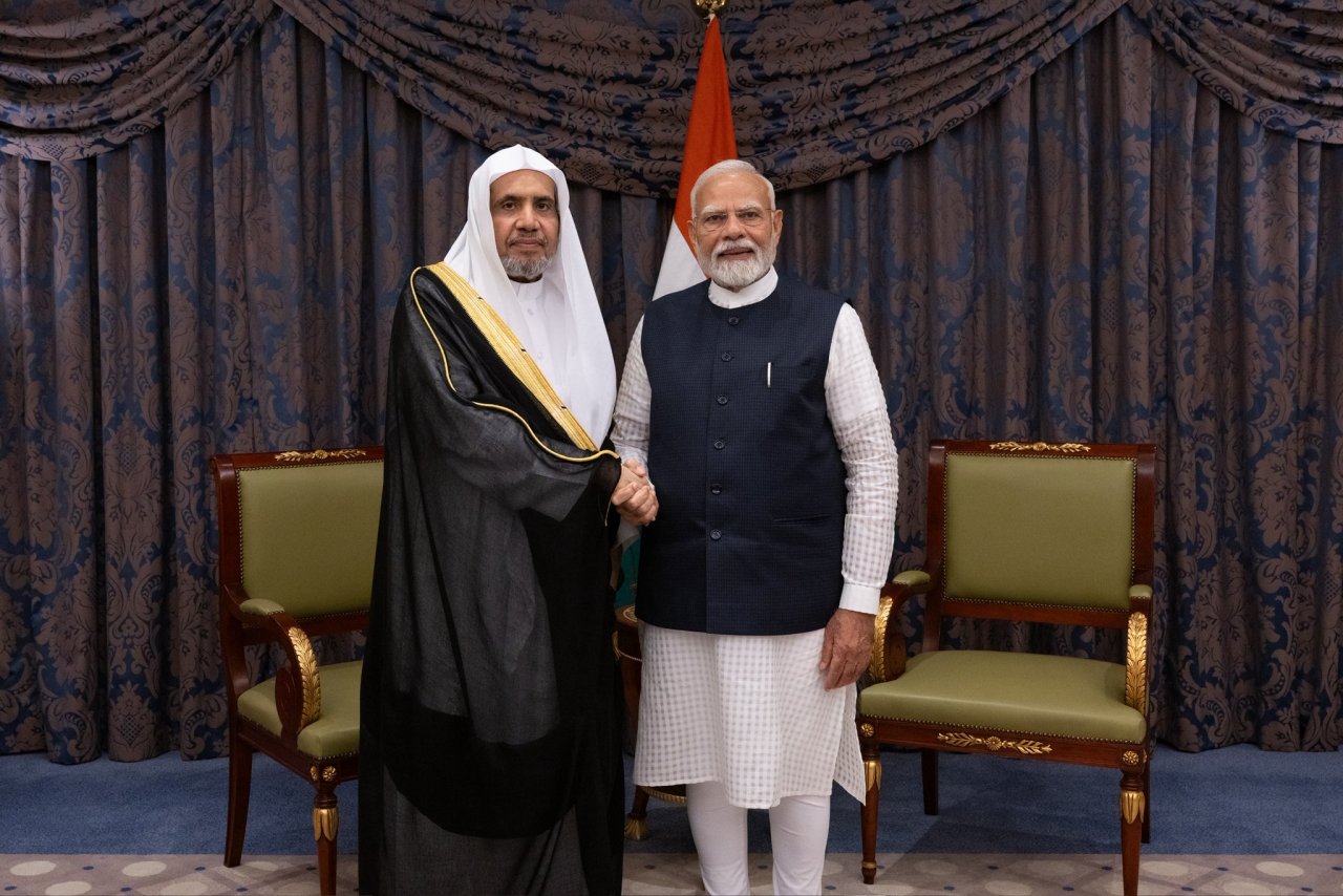 جناب دبیرکل و رئیس انجمن علمای مسلمان، آقای دکتر شیخ محمد العیسی، در شهر جده با نخست‌وزیر هند، آقای نارندرا مودی دیدار کرد