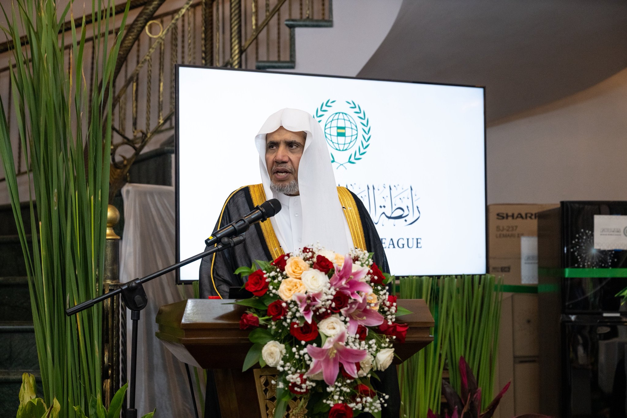 رعى حضورياً معالي الأمين العام لرابطة العالم الإسلامي، رئيس هيئة علماء المسلمين، فضيلة الشيخ د.⁧‫ محمد العيسى‬⁩‬⁩ حفل توزيع المساعدات المقدَّمة للأرامل في العاصمة جاكرتا
